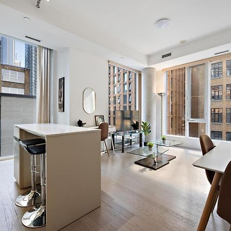 Modern Condo In The Heart Of Downtown Торонто Экстерьер фото