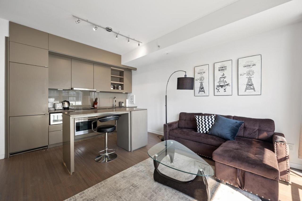 Modern Condo In The Heart Of Downtown Торонто Экстерьер фото