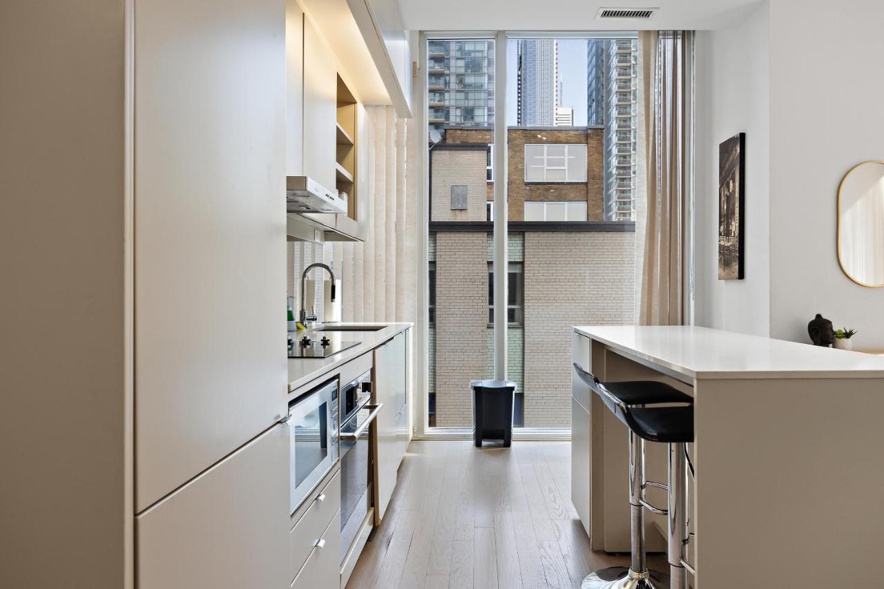 Modern Condo In The Heart Of Downtown Торонто Экстерьер фото